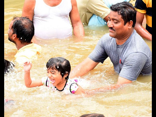 పుష్కరాల్లో ధరల మంట పుష్కరాల్లో ధరల మంట