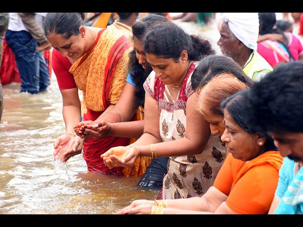 పుష్కరాల్లో ధరల మంట పుష్కరాల్లో ధరల మంట