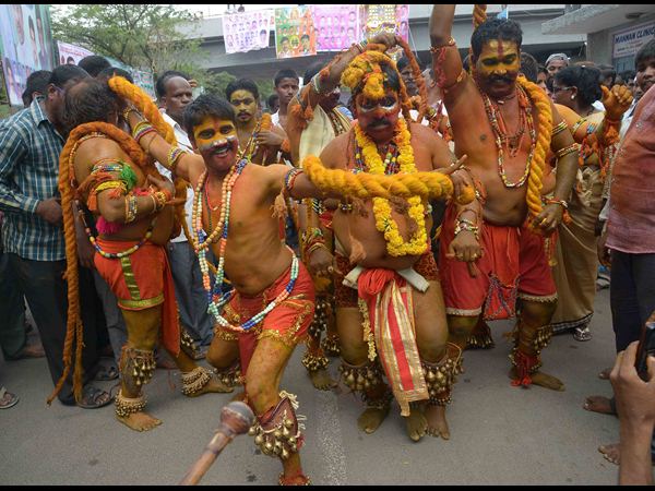 వైభవంగా బోనాలు