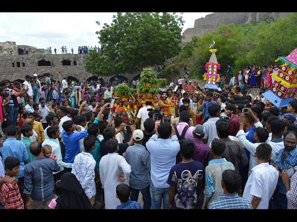 వైభవంగా బోనాలు