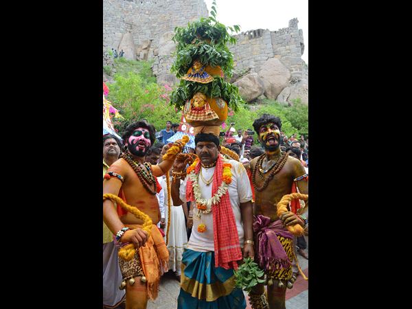 వైభవంగా బోనాలు