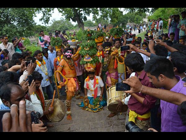 వైభవంగా బోనాలు