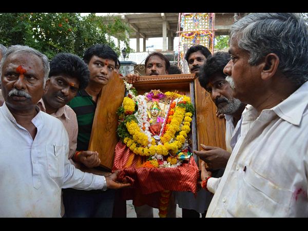 వైభవంగా బోనాలు