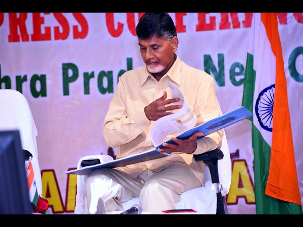 ఒక్క రూపాయి తీసుకోలేదు, 22న శంకుస్ధాపన: చంద్రబాబు ఒక్క రూపాయి తీసుకోలేదు, 22న శంకుస్ధాపన: చంద్రబాబు