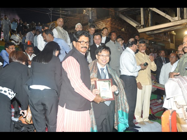 అఖండ హారతికి బాబు, ఈశ్వరన్ అఖండ హారతికి బాబు, ఈశ్వరన్