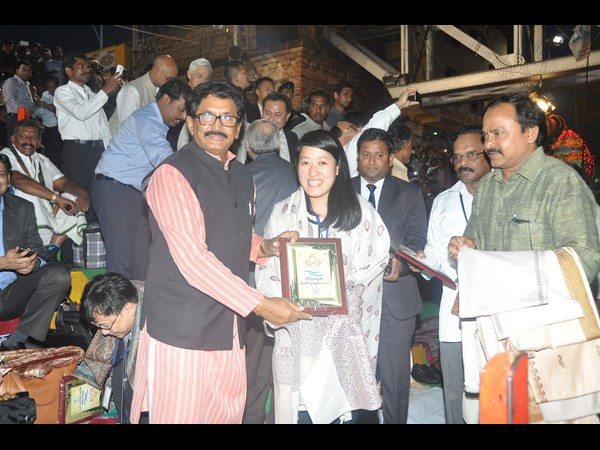 అఖండ హారతికి బాబు, ఈశ్వరన్ అఖండ హారతికి బాబు, ఈశ్వరన్