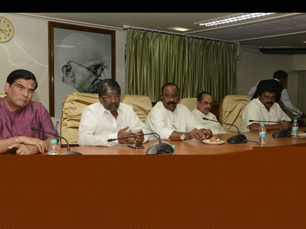 బోనాల ఏర్పాట్లకు మంత్రుల కమిటీ బోనాల ఏర్పాట్లకు మంత్రుల కమిటీ