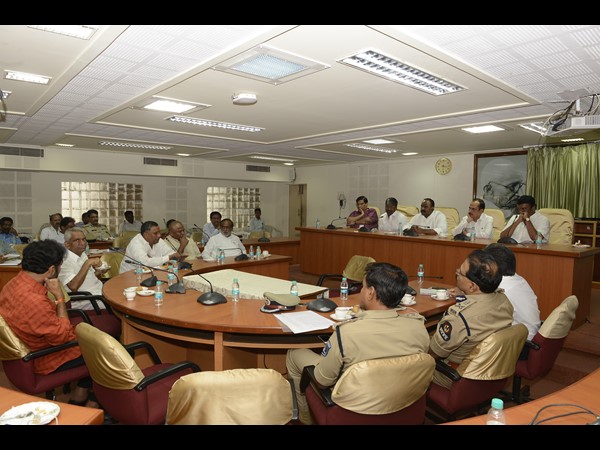 బోనాల ఏర్పాట్లకు మంత్రుల కమిటీ బోనాల ఏర్పాట్లకు మంత్రుల కమిటీ