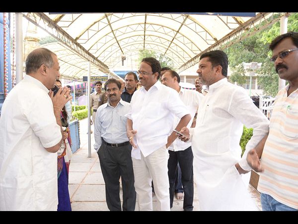 మంత్రి లక్ష్మారెడ్డి