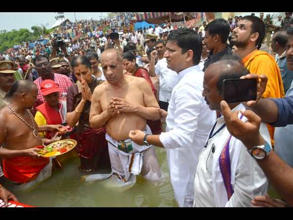 గవర్నర్ దంపతులు 