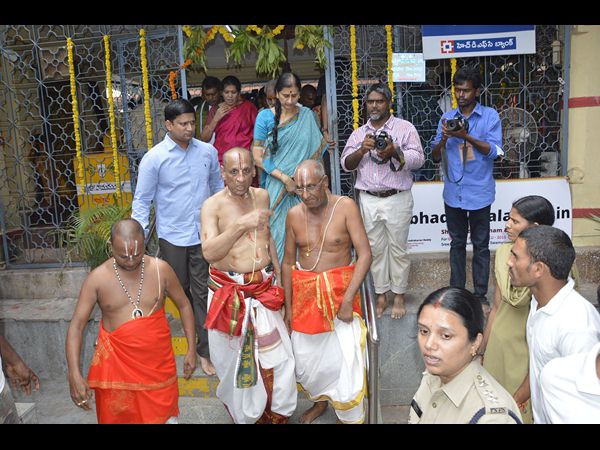 గవర్నర్ దంపతులు