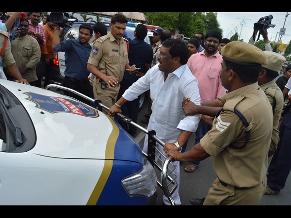  పార్లమెంట్లో టిఆర్ఎస్ ఆందోళన, గెలిస్తే... తలసానిపై ఎర్రబెల్లి సవాల్