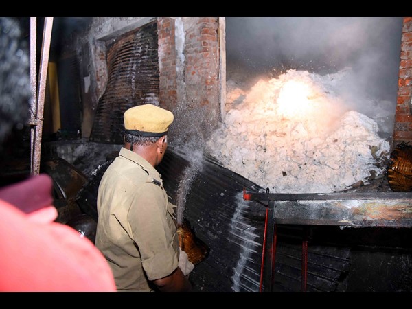 Fire accident at Rajamudry: Tourists feared