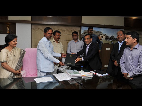  19 కంపెనీలకు అనుమతులు: స్వయంగా అందజేసిన కేసీఆర్