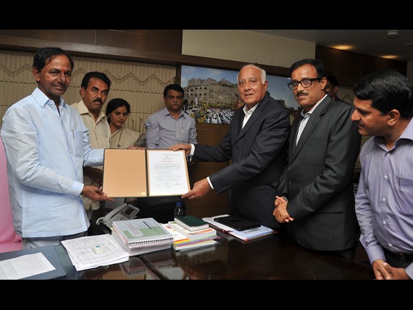  19 కంపెనీలకు అనుమతులు: స్వయంగా అందజేసిన కేసీఆర్