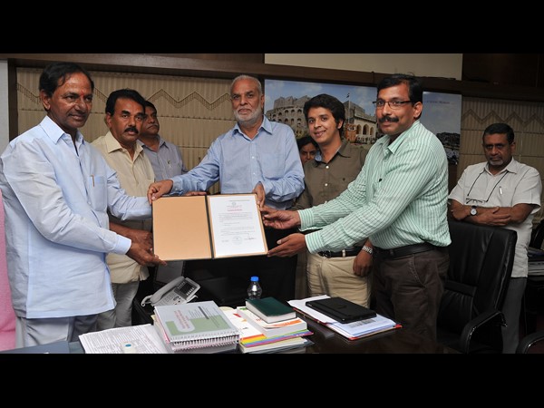  19 కంపెనీలకు అనుమతులు: స్వయంగా అందజేసిన కేసీఆర్