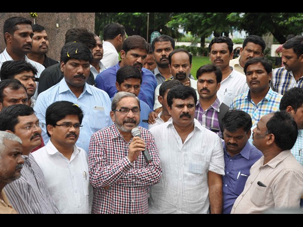 బాబు అహంకార ధోరణిపై అల్లం..