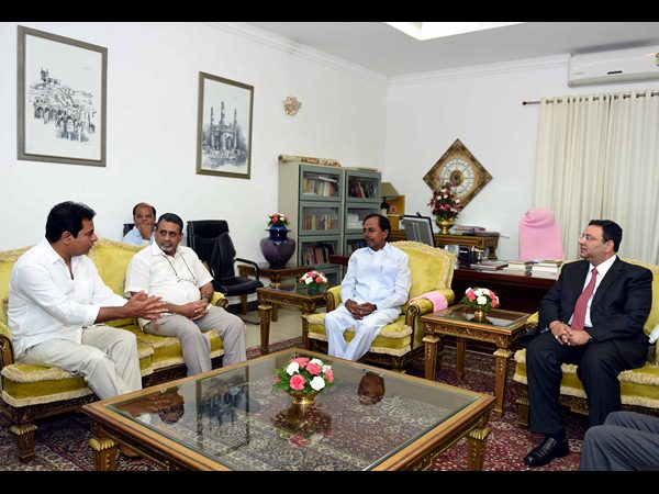 సిఎం కెసిఆర్‌తో మిస్త్రీ