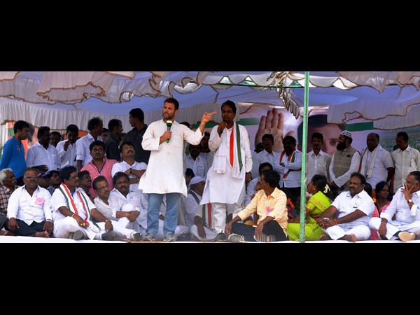 తన పర్యటనలో తల్లి సోనియా పర్యటనను ప్రస్తావించని రాహుల్ 