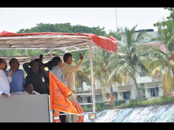  చంద్రబాబుకు ప్రమాదం తప్పిందిలా?