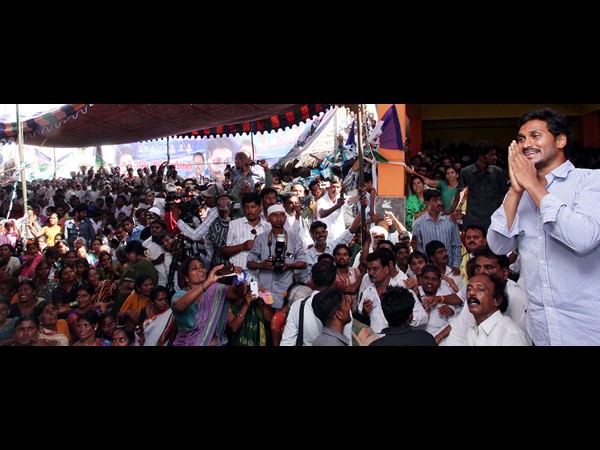  అవసరం ఉంటే దండలు, తీరిపోగానే బండలు: వైయస్ జగన్