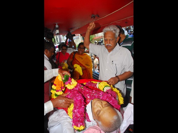 కంట తడి పెట్టిన వివి