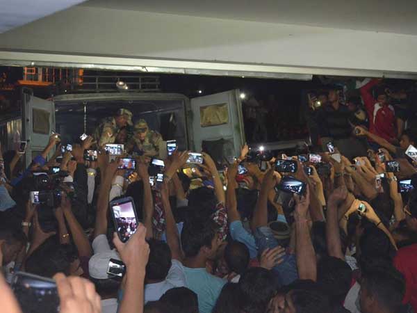 Salim asks dead body of his grandfather Kalam