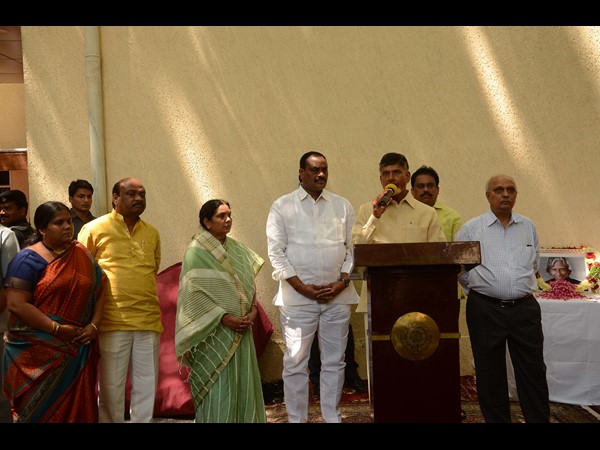 కలాంతో అనుబంధం గుర్తు చేసుకున్న చంద్రబాబు