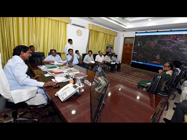  గజ్వేల్ అభివృద్ధిపై సీఎం కేసీఆర్ సమీక్ష: ‘క్రిష్టియన్ భవన్' మోడల్‌కు ఆమోదం