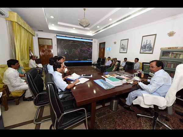  గజ్వేల్ అభివృద్ధిపై సీఎం కేసీఆర్ సమీక్ష: ‘క్రిష్టియన్ భవన్' మోడల్‌కు ఆమోదం