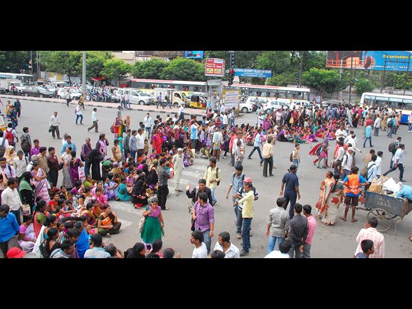 మహిళల నిరసన మహిళల నిరసన