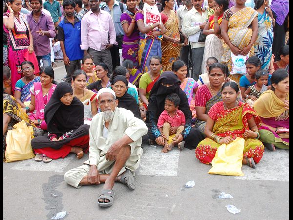 మహిళల నిరసన మహిళల నిరసన