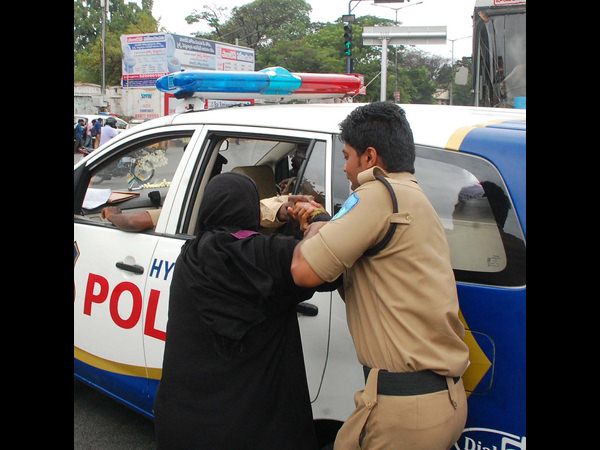 మహిళల నిరసన మహిళల నిరసన