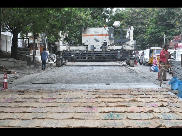 ప్రయోగాత్మకంగా వైట్ 'టాప్' రోడ్లు