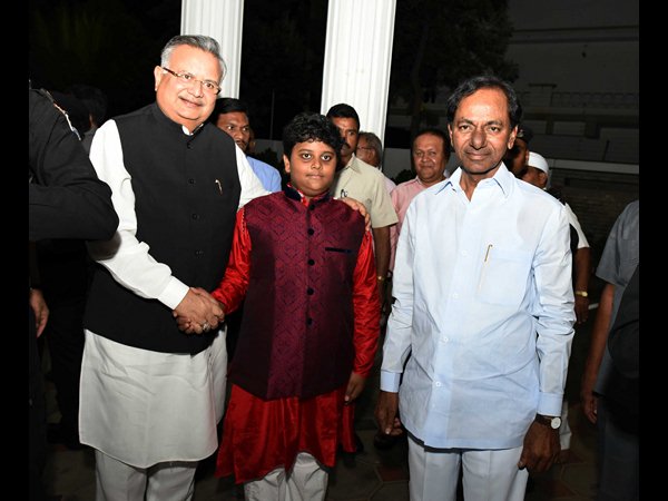 కేసీఆర్‌తో రమణ్‌సింగ్ భేటీ 