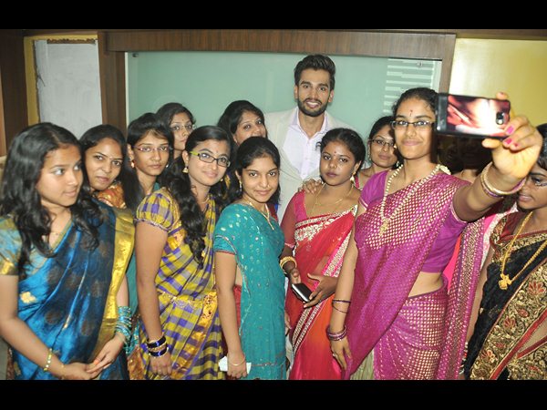  'మిస్టర్ ఇండియా' రోహిత్‌కు అరోరా సన్మానం