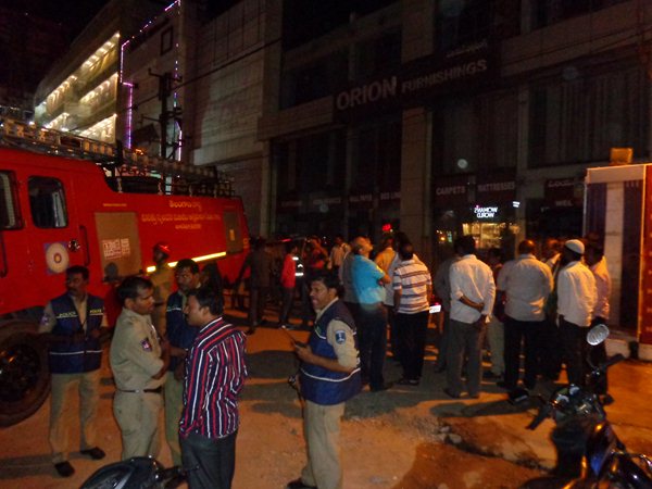  లిఫ్ట్‌లో చిక్కుకుని వ్యక్తి సజీవదహనం