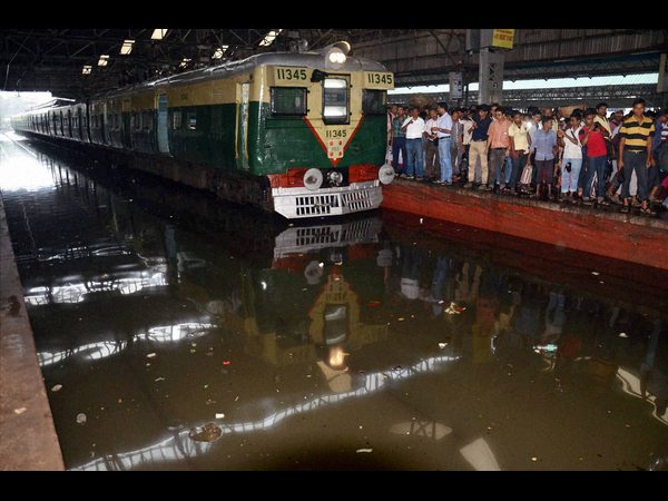 నీళ్లలోనే రైలు