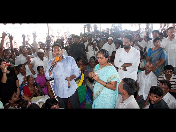 అధికారాన్ని దక్కించుకునేందుకే...