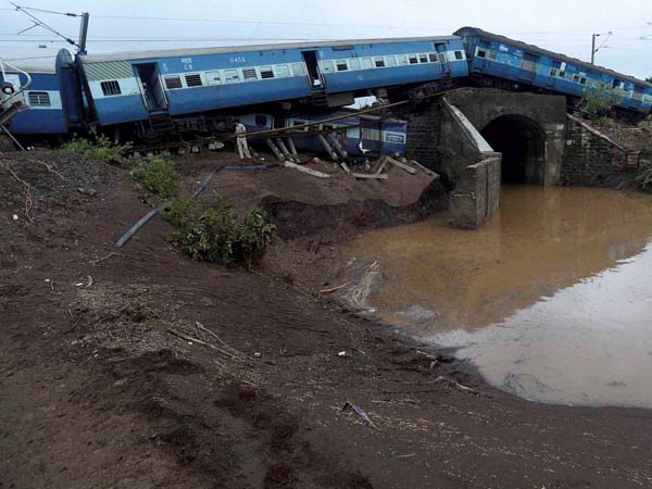 Several passengers feared dead as two trains derail in Madhya Pradesh