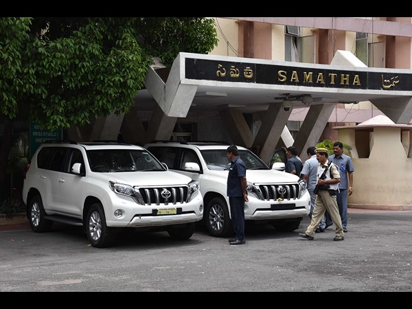 కేసీఆర్ కాన్వాయ్‌లో ఖరీదైన కార్లు