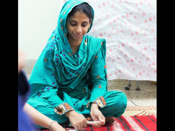 Lost girl in Pakistan may have found her parents in India; Couple claim parenthood Lost girl in Pakistan may have found her parents in India; Couple claim parenthood