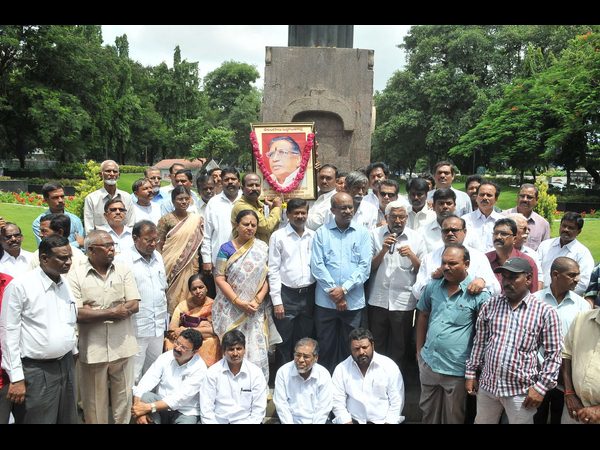  ప్రొఫెసర్ జయశంకర్‌కు నివాళి 