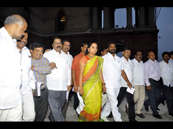  ఉద్యోగుల విభజనపై కేంద్రమంత్రులను కలిసిన జెఏసీ