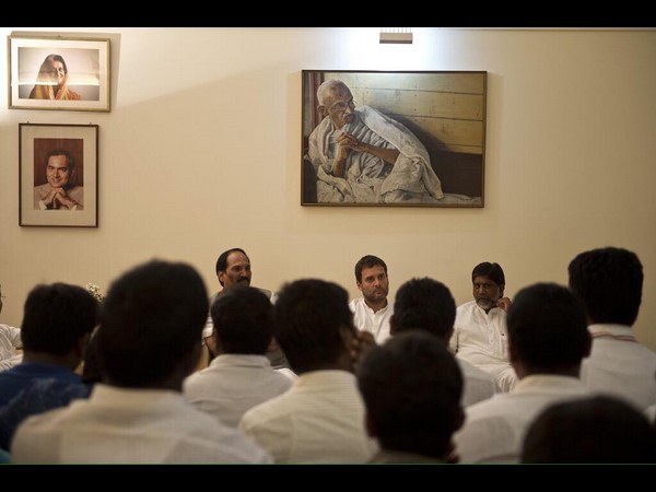 కేసీఆర్‌పై పోరాడండి, మీతో నేనుంటా: ఓయూ విద్యార్థులకు రాహుల్ గాంధీ