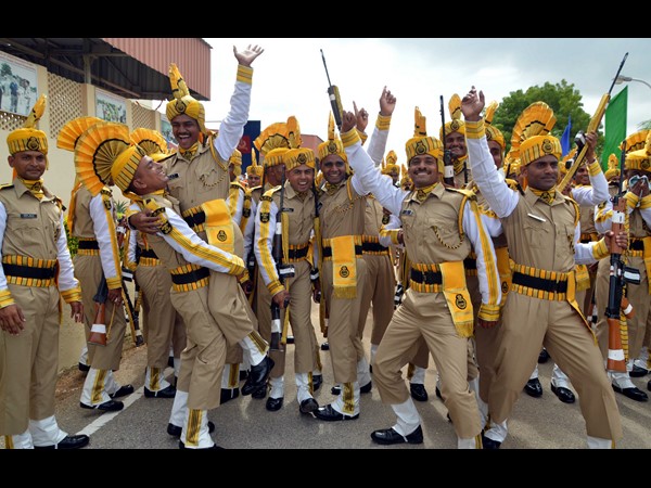  పాసింగ్ అవుట్ పరేడ్: అబ్బురపరచిన విన్యాసాలు 