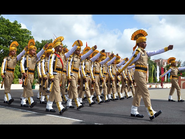  పాసింగ్ అవుట్ పరేడ్: అబ్బురపరచిన విన్యాసాలు 