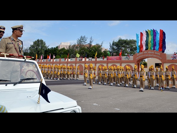  పాసింగ్ అవుట్ పరేడ్: అబ్బురపరచిన విన్యాసాలు 