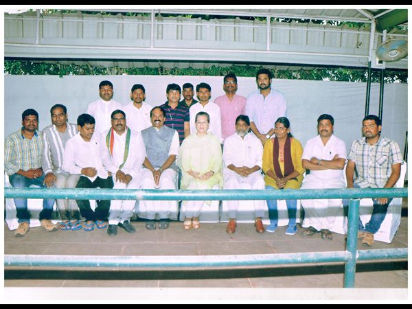 సోనియాను కలిసిన టి కాంగ్రెస్ నేతలు