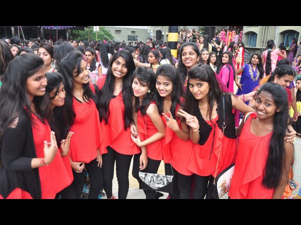 ఫ్రెషర్స్ డే సందడి